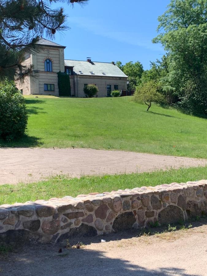 Historisches Gebaeude " Rentmeisteramt" Basedow Basedow  Buitenkant foto